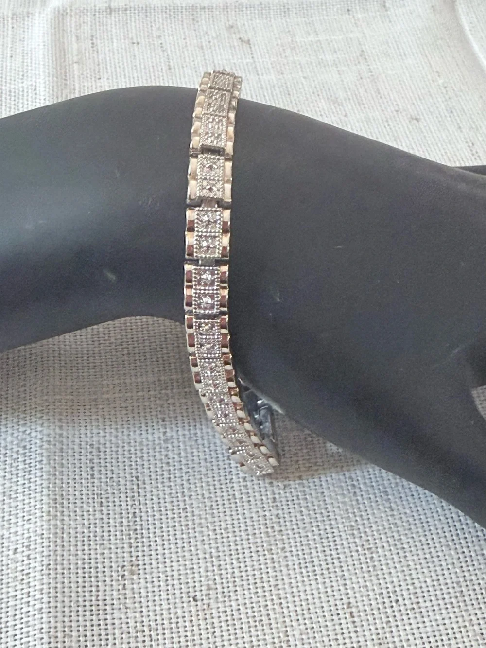 Classic Silver-Tone Cubic Zirconia Tennis Bracelet - Elegant Sparkle